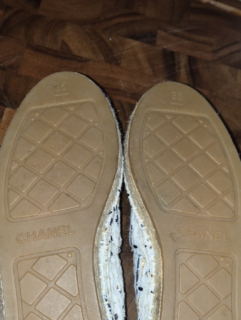 CHANEL Black and White Tweed Espadrille Flats with CC Emblem - Picture 9 of 11
